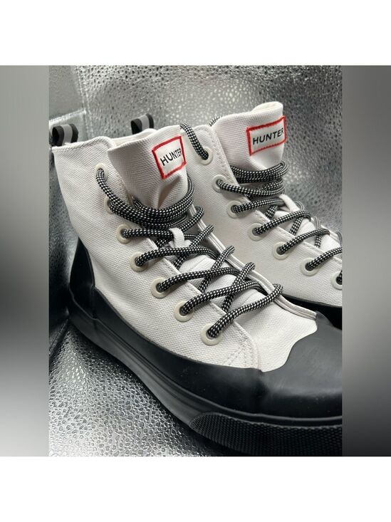 Hunter Shoes - 🎉HP🎉Hunter White and Black High-Top Sneakers